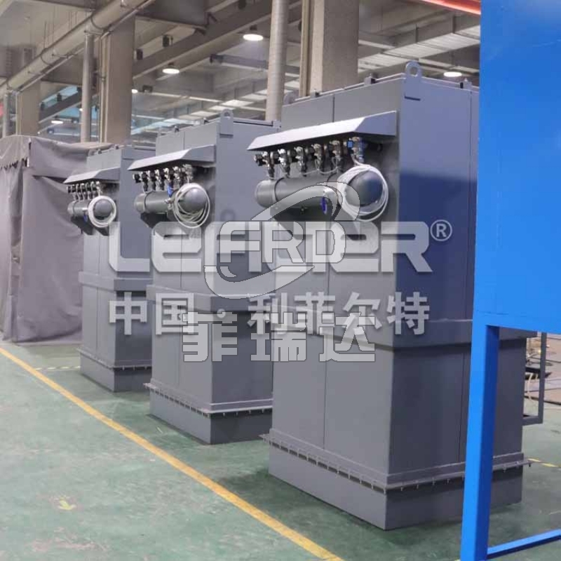 倉頂布袋除塵器一般用在攪拌站水泥罐頂上、煤場以及多種倉頂