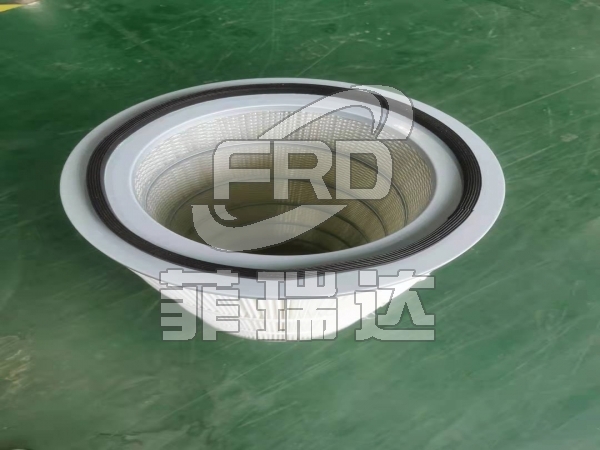 濾筒是由一定長(zhǎng)度挺括的濾料折疊成褶